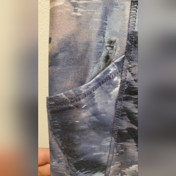 ☆3\35$ | MARIKA | Abstract Pastel Active Leggings with pockets in Size M - Picture 4 of 7